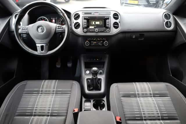 Volkswagen Tiguan (2015) thumbnail 6