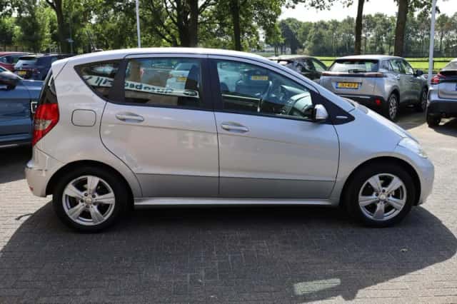 Mercedes-Benz A-Klasse (2009) thumbnail 2