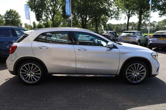 Mercedes-Benz GLA (2018) thumbnail 3