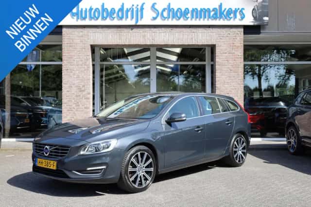 Volvo V60 (2015) thumbnail 1