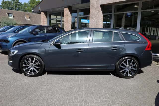 Volvo V60 (2015) thumbnail 2