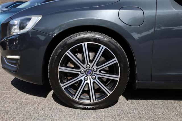 Volvo V60 (2015) thumbnail 4