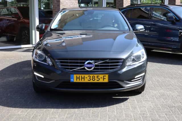 Volvo V60 (2015) thumbnail 5