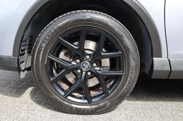 Toyota RAV4 (2018) thumbnail 5