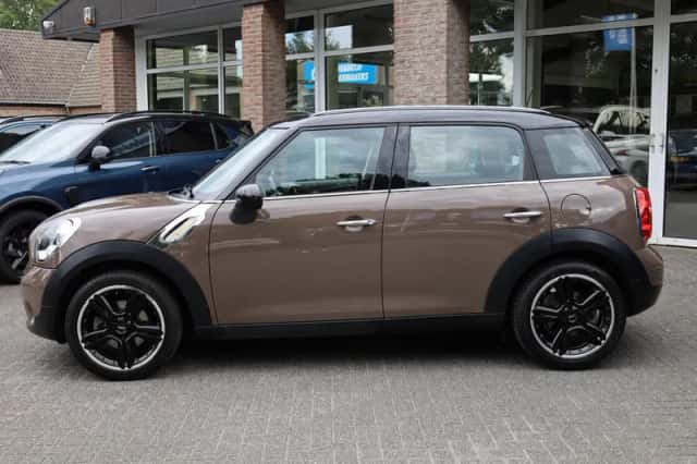 MINI Countryman (2012) thumbnail 2