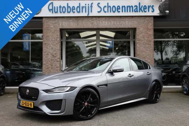 Jaguar XE (2019) thumbnail 1