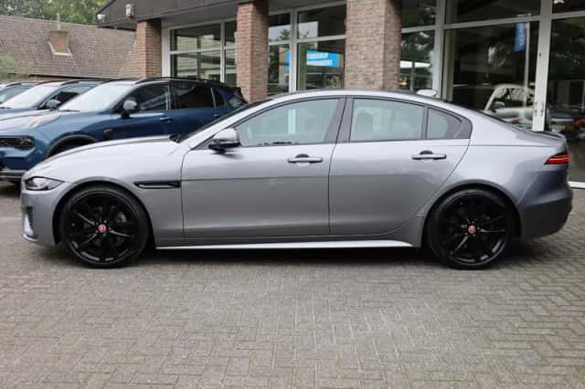 Jaguar XE (2019) thumbnail 2
