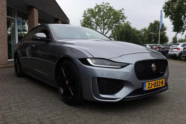 Jaguar XE (2019) thumbnail 4