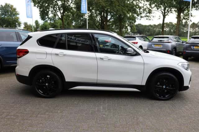 BMW X1 (2021) thumbnail 2