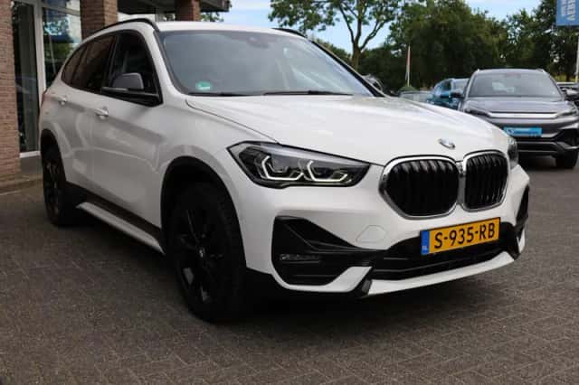 BMW X1 (2021) thumbnail 3