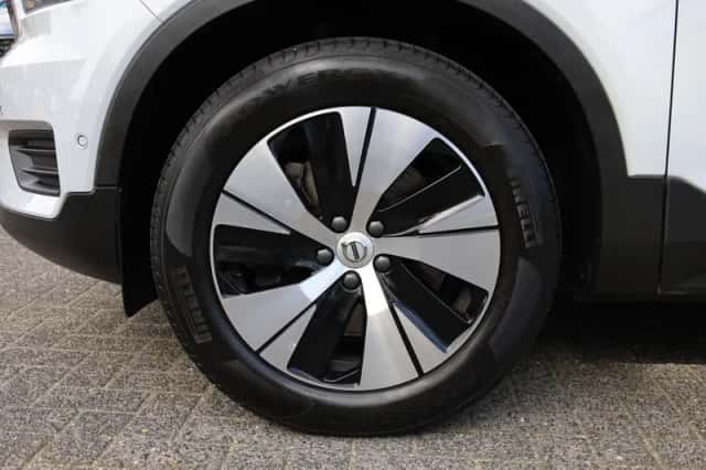 Volvo XC40 (2022) thumbnail 4