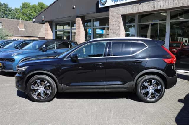 Volvo XC40 (2019) thumbnail 2