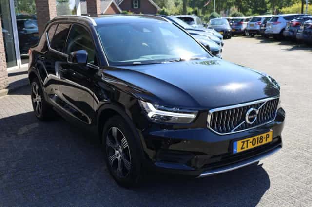 Volvo XC40 (2019) thumbnail 3