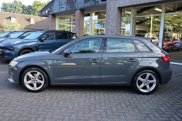 Audi A3 (2017) thumbnail 3