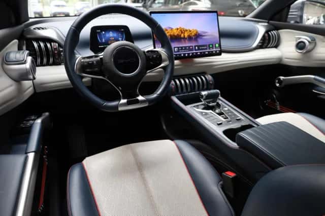 BYD Atto 3 (2023) thumbnail 6