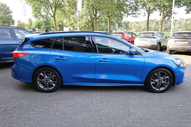 Ford Focus (2019) thumbnail 2