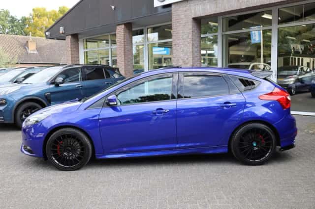 Ford Focus (2013) thumbnail 2