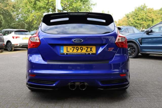 Ford Focus (2013) thumbnail 3