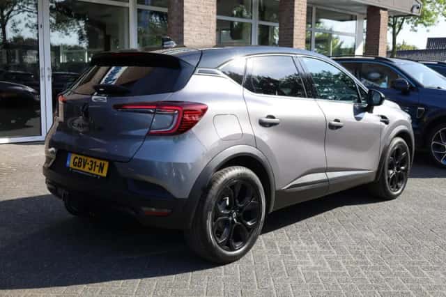 Renault Captur (2023) thumbnail 2