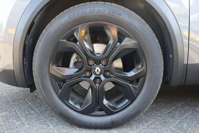 Renault Captur (2023) thumbnail 3