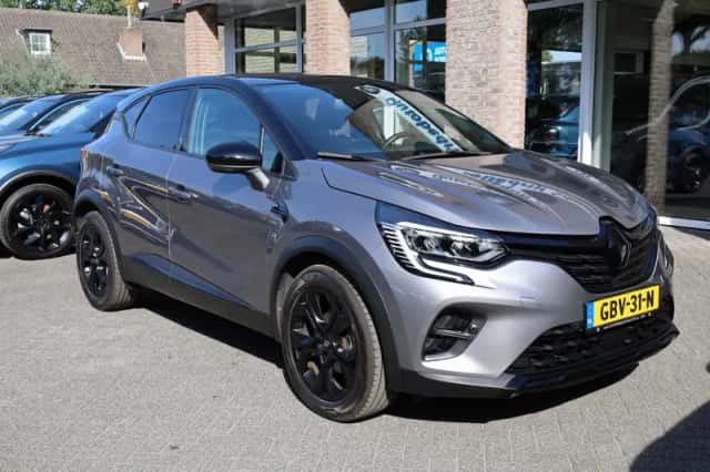 Renault Captur (2023) thumbnail 4