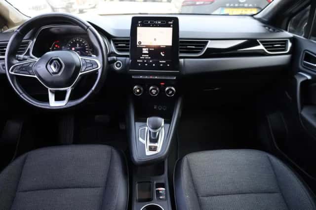 Renault Captur (2023) thumbnail 5
