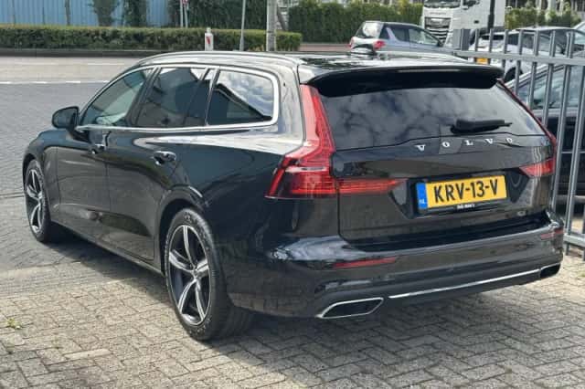 Volvo V60 (2018) thumbnail 2