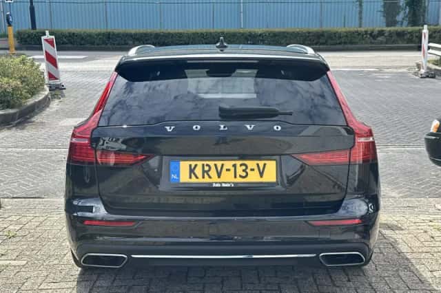 Volvo V60 (2018) thumbnail 3