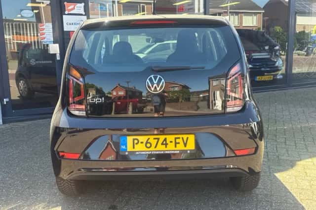 Volkswagen Up! (2022) thumbnail 6