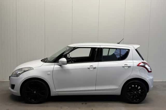 Suzuki Swift (2014) thumbnail 3