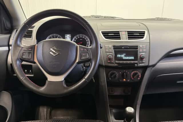 Suzuki Swift (2014) thumbnail 4