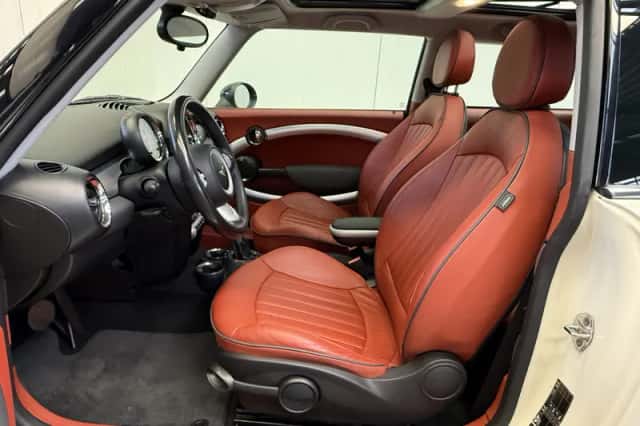 MINI Cooper (2009) thumbnail 2