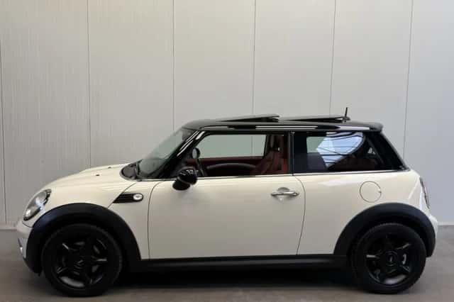 MINI Cooper (2009) thumbnail 3