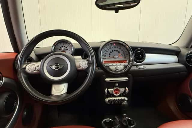 MINI Cooper (2009) thumbnail 4