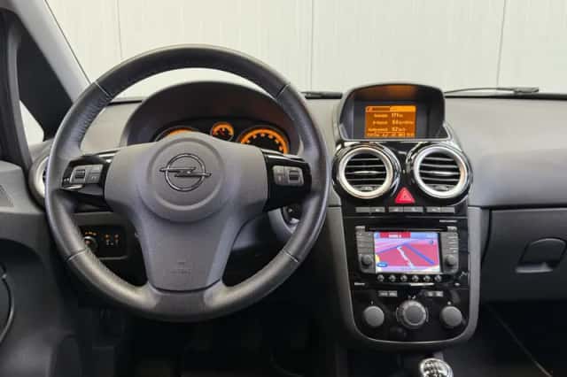 Opel Corsa (2014) thumbnail 4