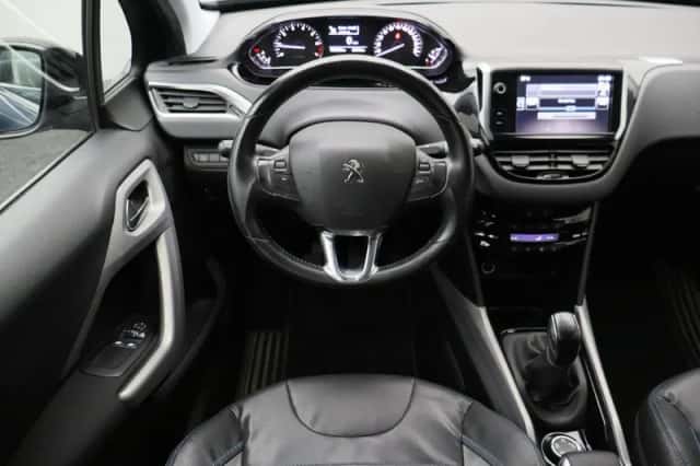 Peugeot 2008 (2015) thumbnail 2