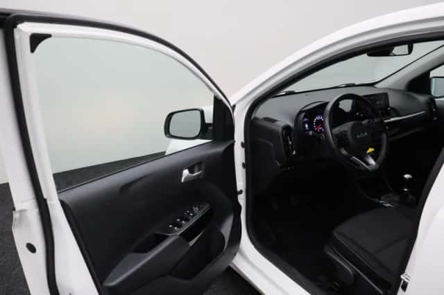 Kia Picanto (2023) thumbnail 2