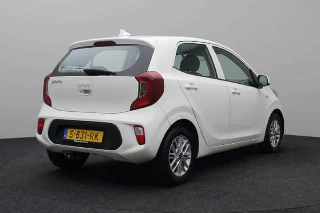Kia Picanto (2023) thumbnail 3
