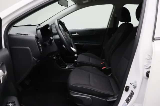 Kia Picanto (2023) thumbnail 4