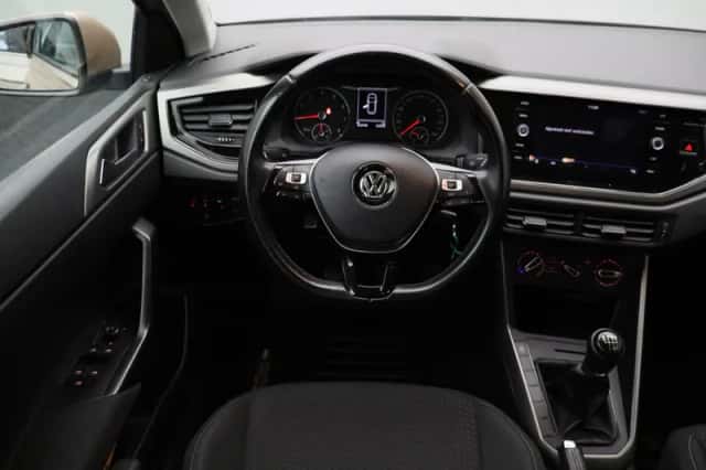 Volkswagen Polo (2018) thumbnail 2