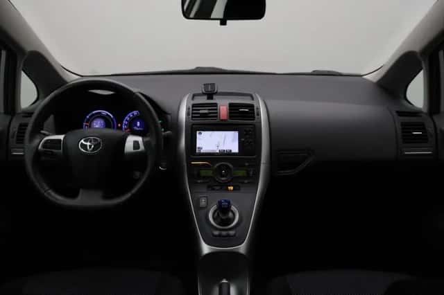 Toyota Auris (2012) thumbnail 6