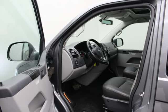 Volkswagen Transporter (2015) thumbnail 2