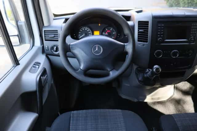 Mercedes-Benz Sprinter (2013) thumbnail 2