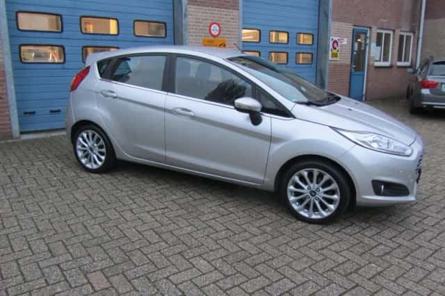 Ford Fiesta (2016) thumbnail 2