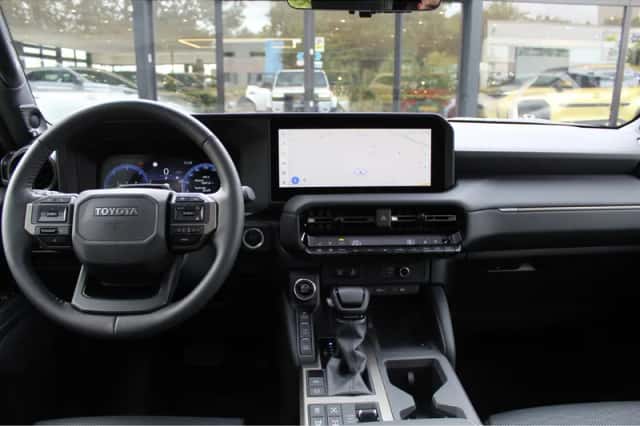 Toyota Land Cruiser (2025) thumbnail 4