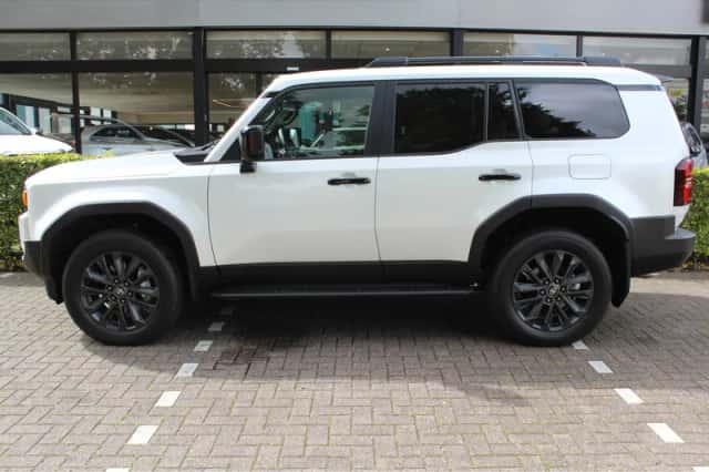Toyota Land Cruiser (2025) thumbnail 5