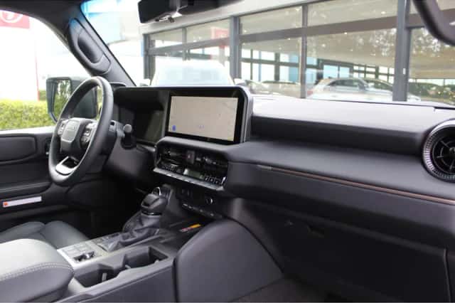 Toyota Land Cruiser (2025) thumbnail 6