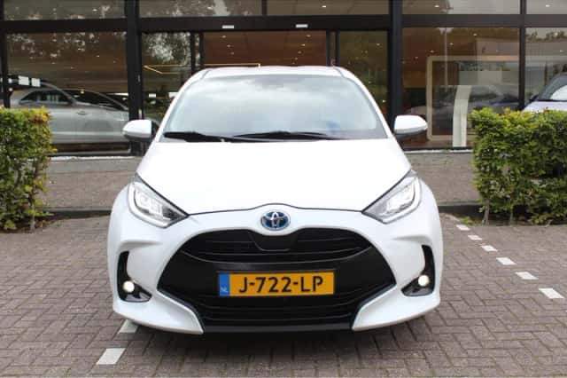 Toyota Yaris (2020) thumbnail 3