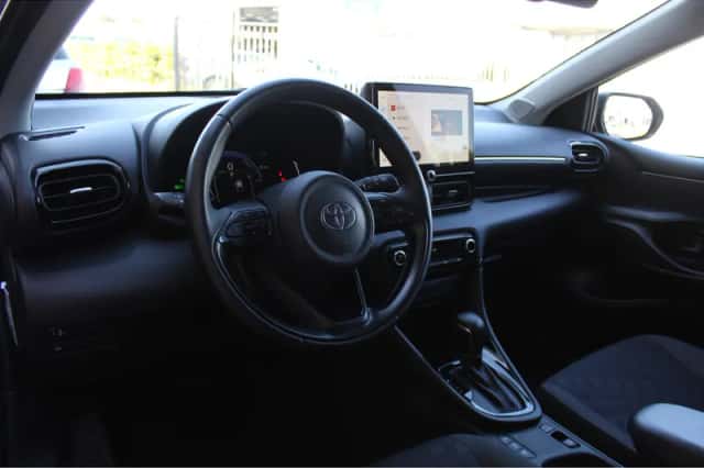 Toyota Yaris (2024) thumbnail 2