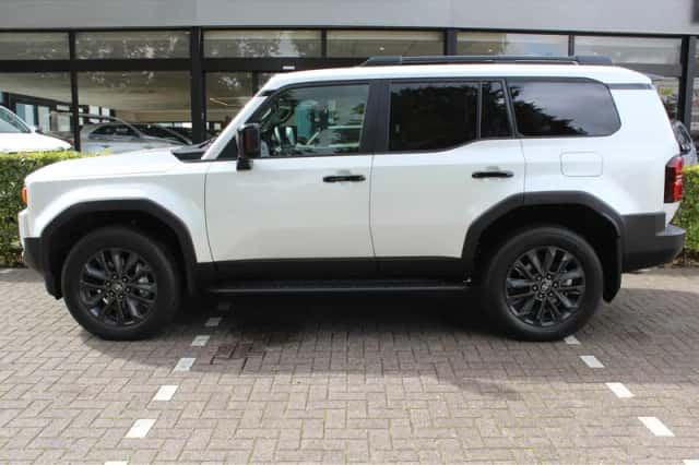 Toyota Land Cruiser (2025) thumbnail 5